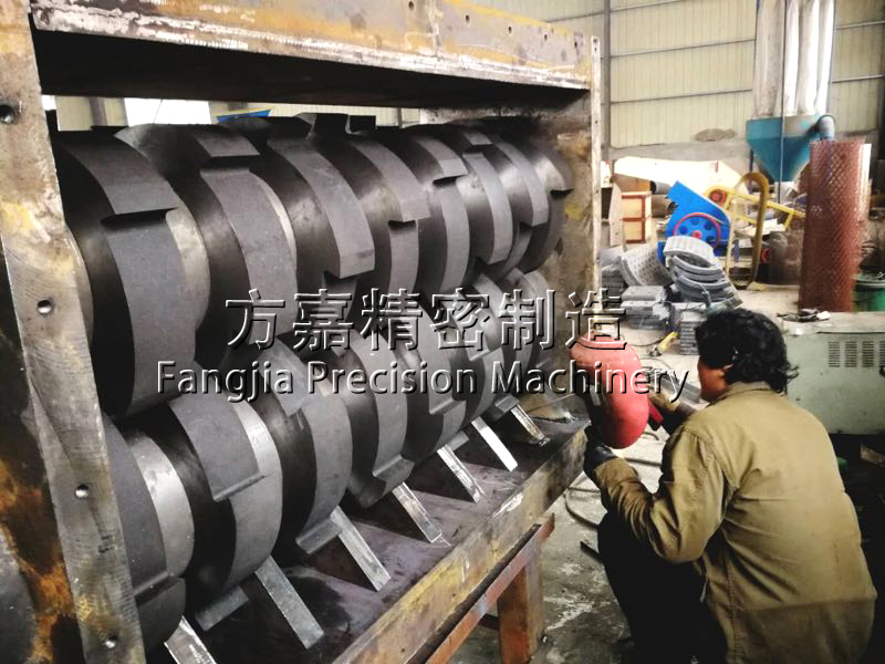 廢舊衣服布料撕碎機(jī)