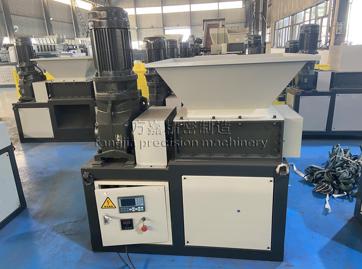 廢鐵撕碎機(jī)